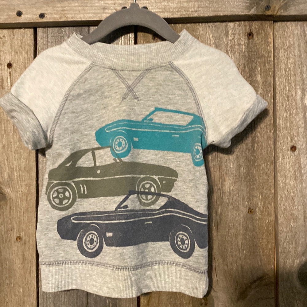 Old navy tee shirt